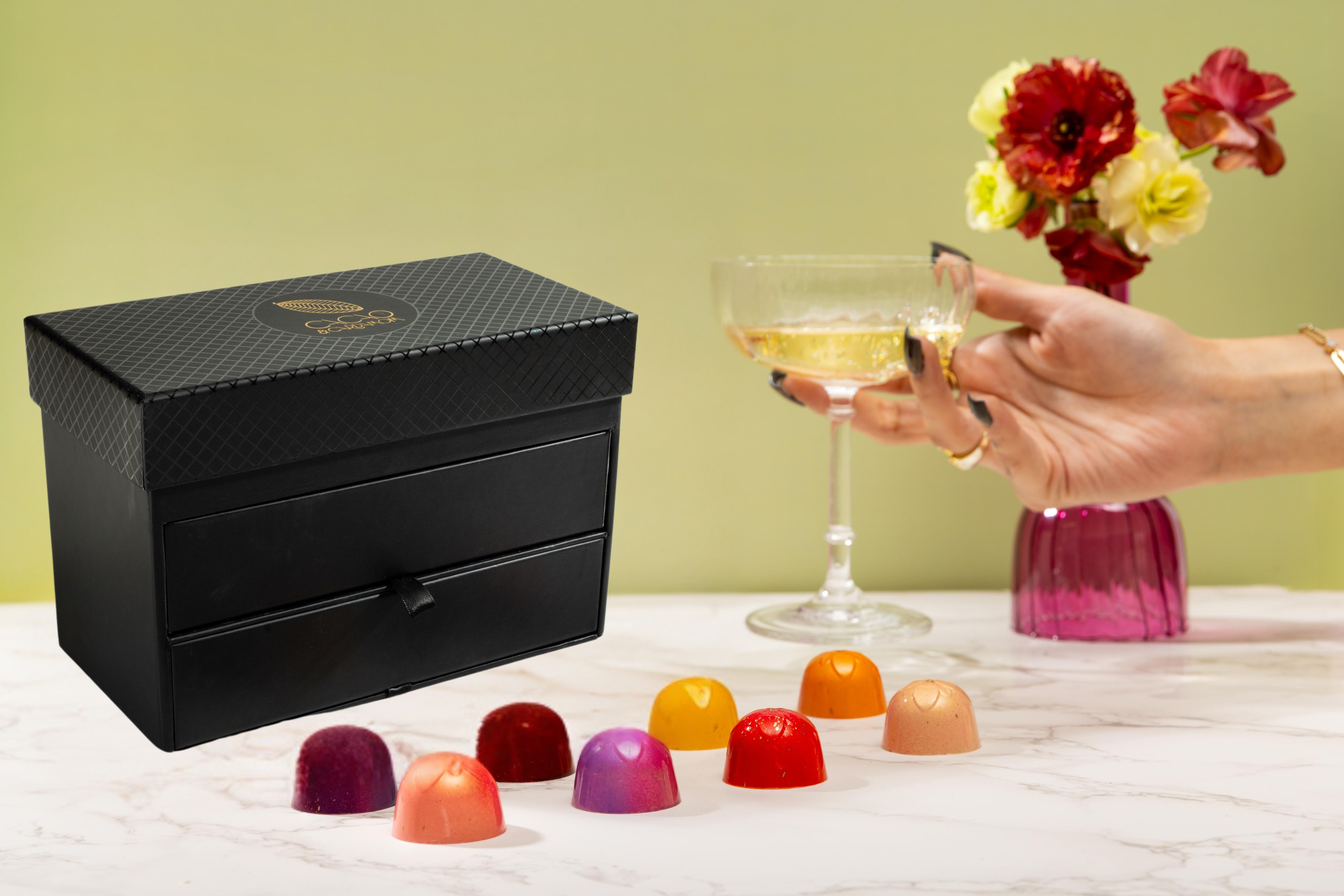 ジュエリーボックス　Kit キットファニチャ– Treasure Mom – 24pc Artisan Chocolate Jewelry Gift Box