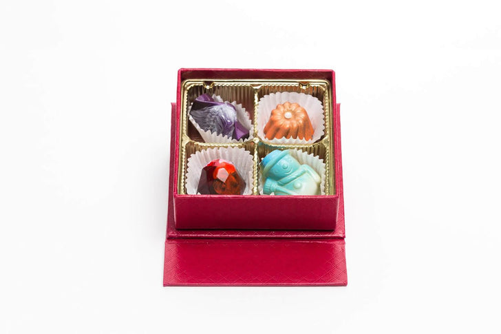 THIS CHRISTMAS EVE, GIVE HANDMADE BOXES OF CHOCOLATES FOR A GIFT