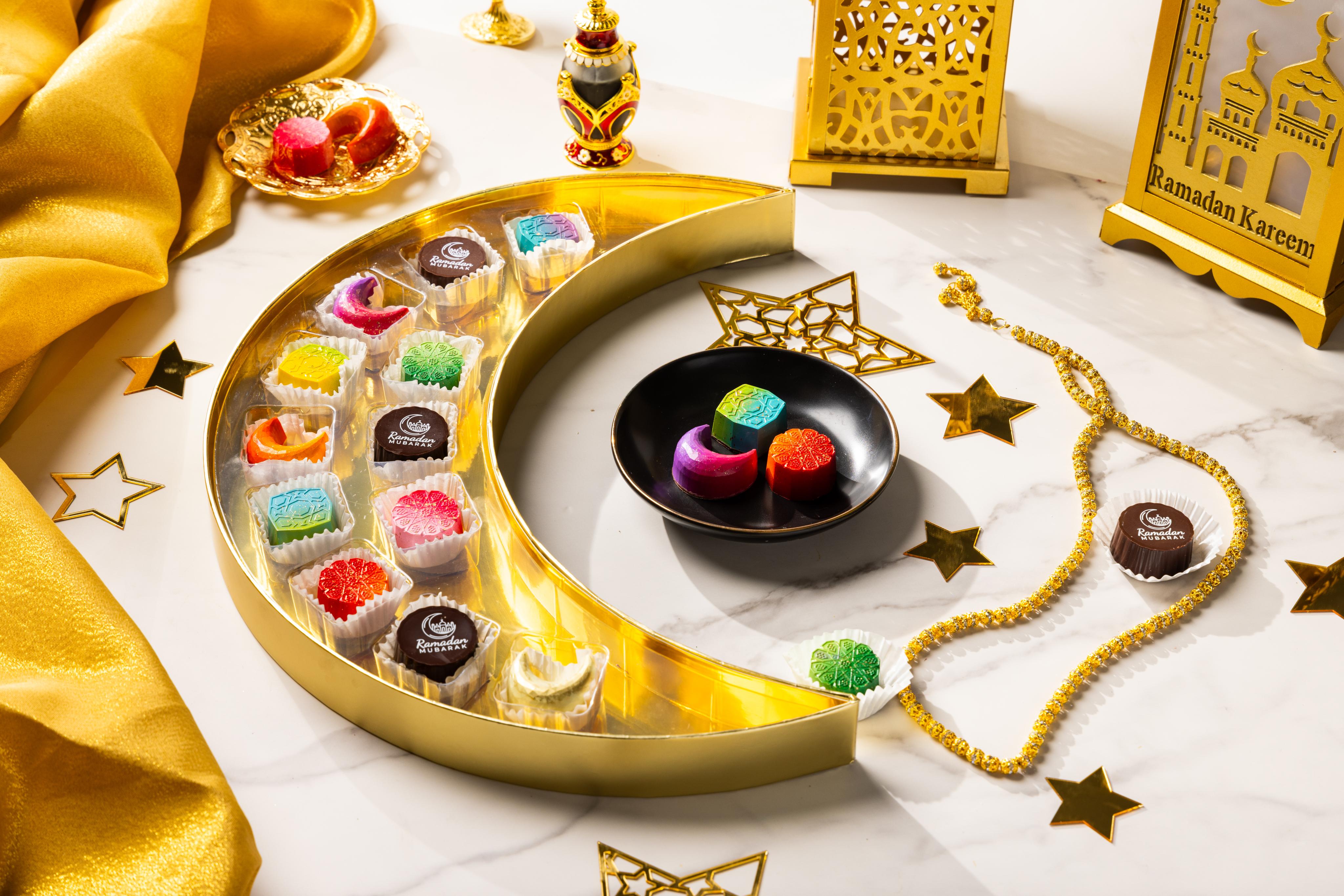 crescent complete box 限定1111 Ramadan Crescent Gift Box – Gourmet Artisan Chocolate for Eid
