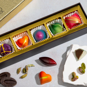 The Petite Gold Sampler, Signature