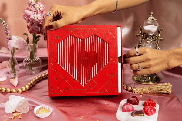 Girls Don’t Cry Bite Heart chocolate box Girls Don't Cry x été 